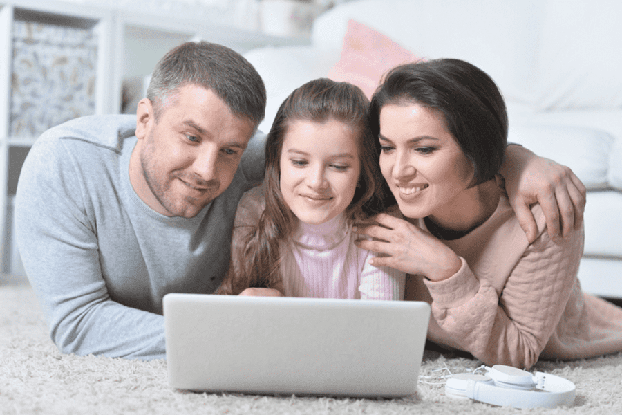 A family reading their doctor's blogs online