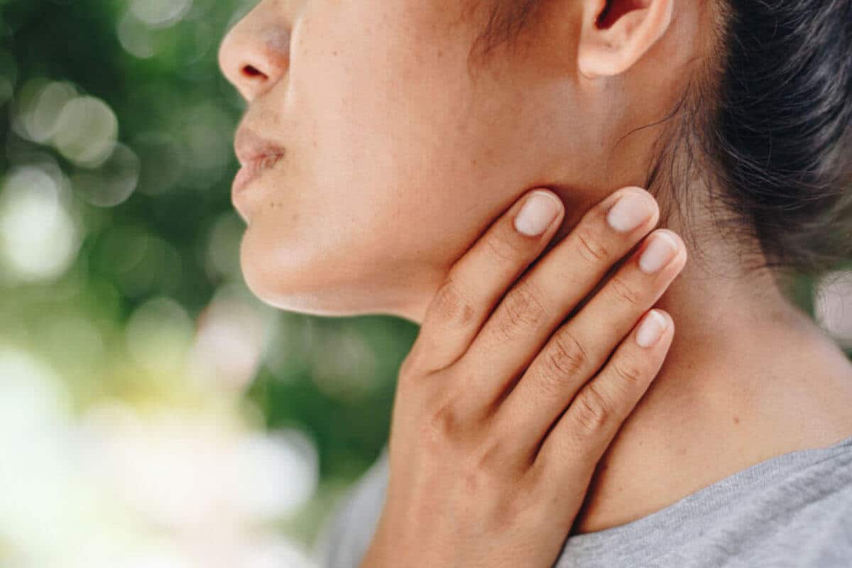 woman holding her neck