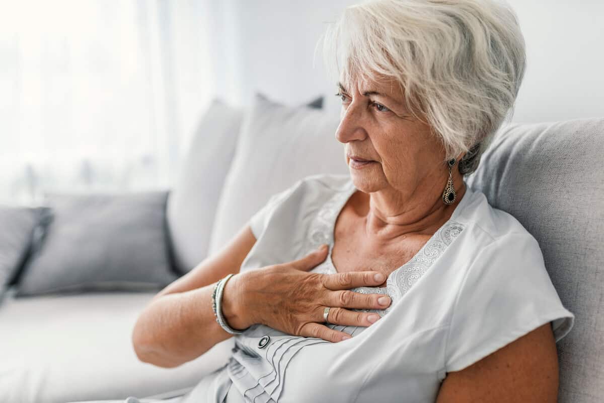 natural remedies for heartburn woman pressing hand on chest