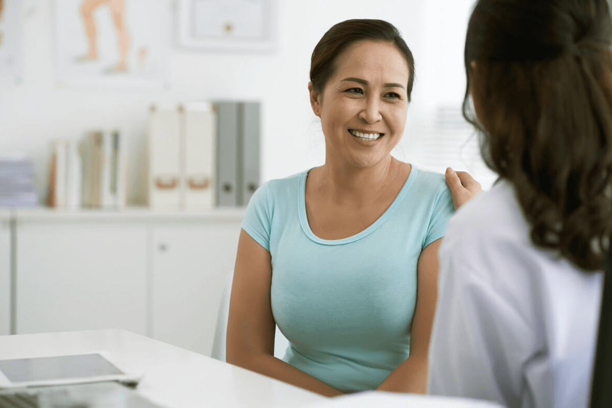 Skin rash woman consulting with a practitioner