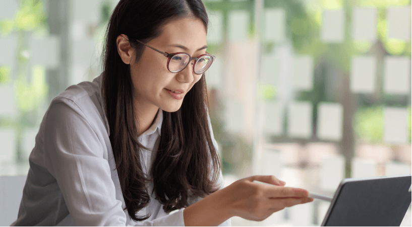 woman on laptop