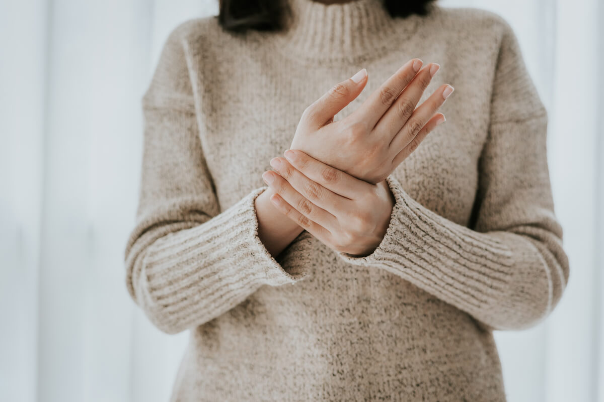 woman with carpal tunnel syndrome, the most common form of neuropathy