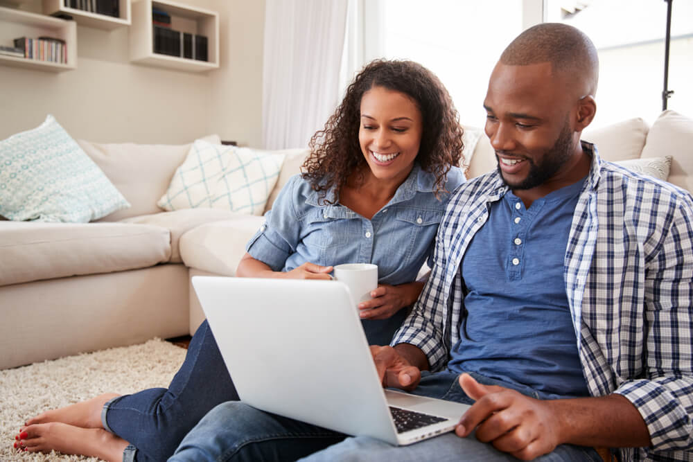couple researching supplements before doing a fast